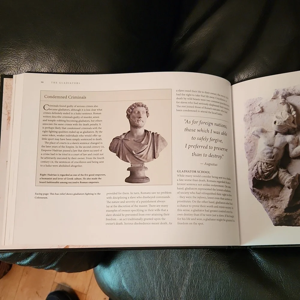 Gladiator coffee table book - Picture 4 of 6